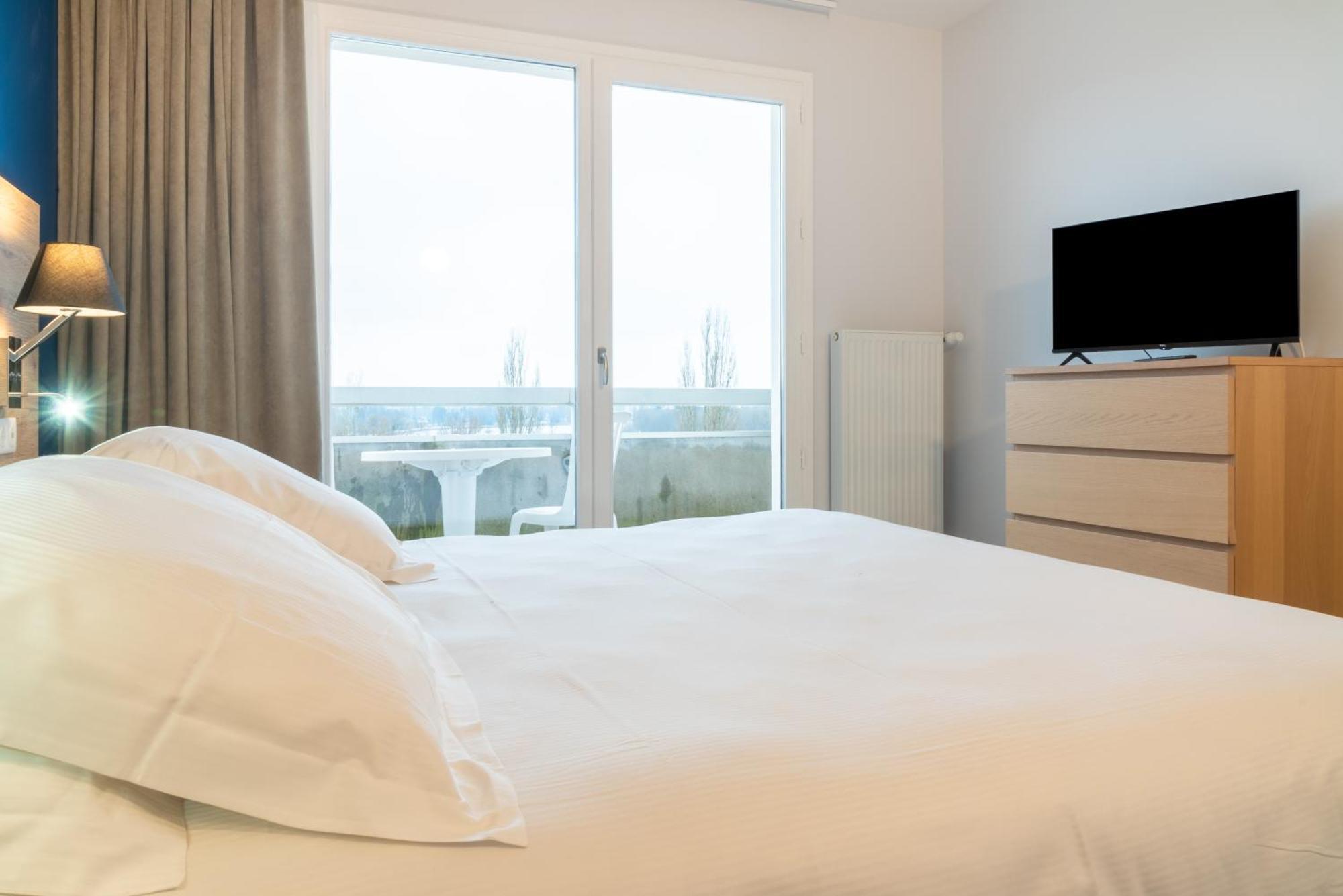 Brit Hotel Le Parc Vichy ベルリーヴ・シュル・アリエ エクステリア 写真