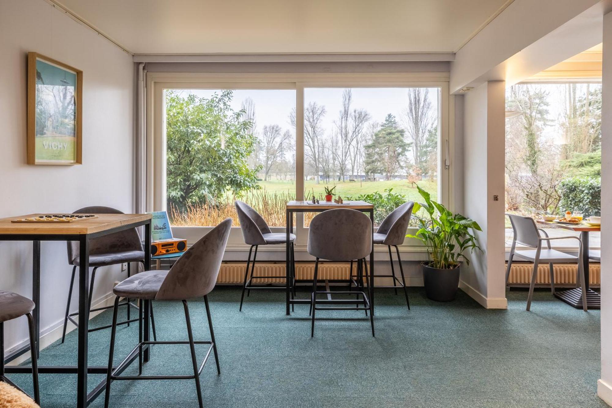 Brit Hotel Le Parc Vichy ベルリーヴ・シュル・アリエ エクステリア 写真