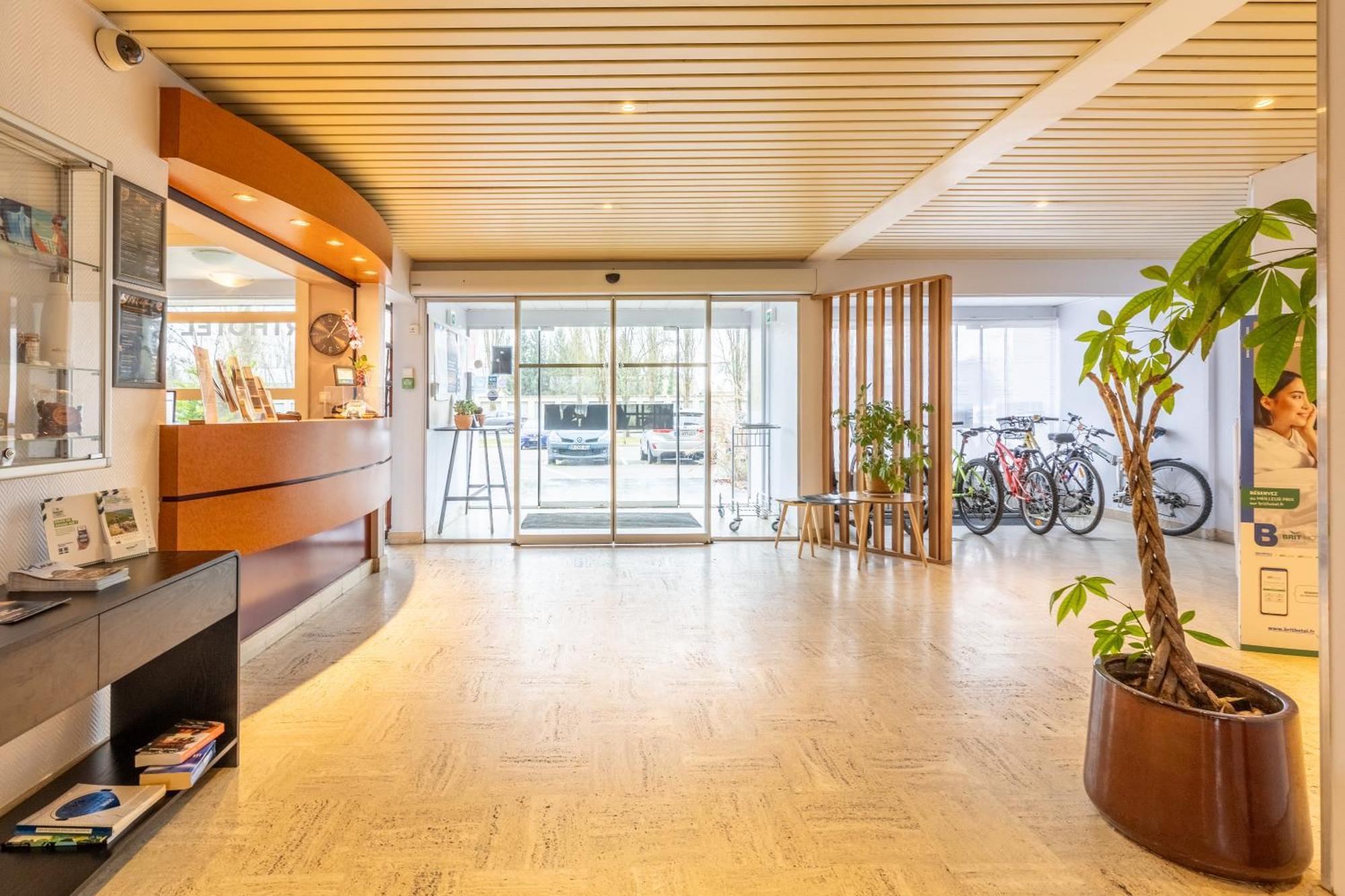 Brit Hotel Le Parc Vichy ベルリーヴ・シュル・アリエ エクステリア 写真