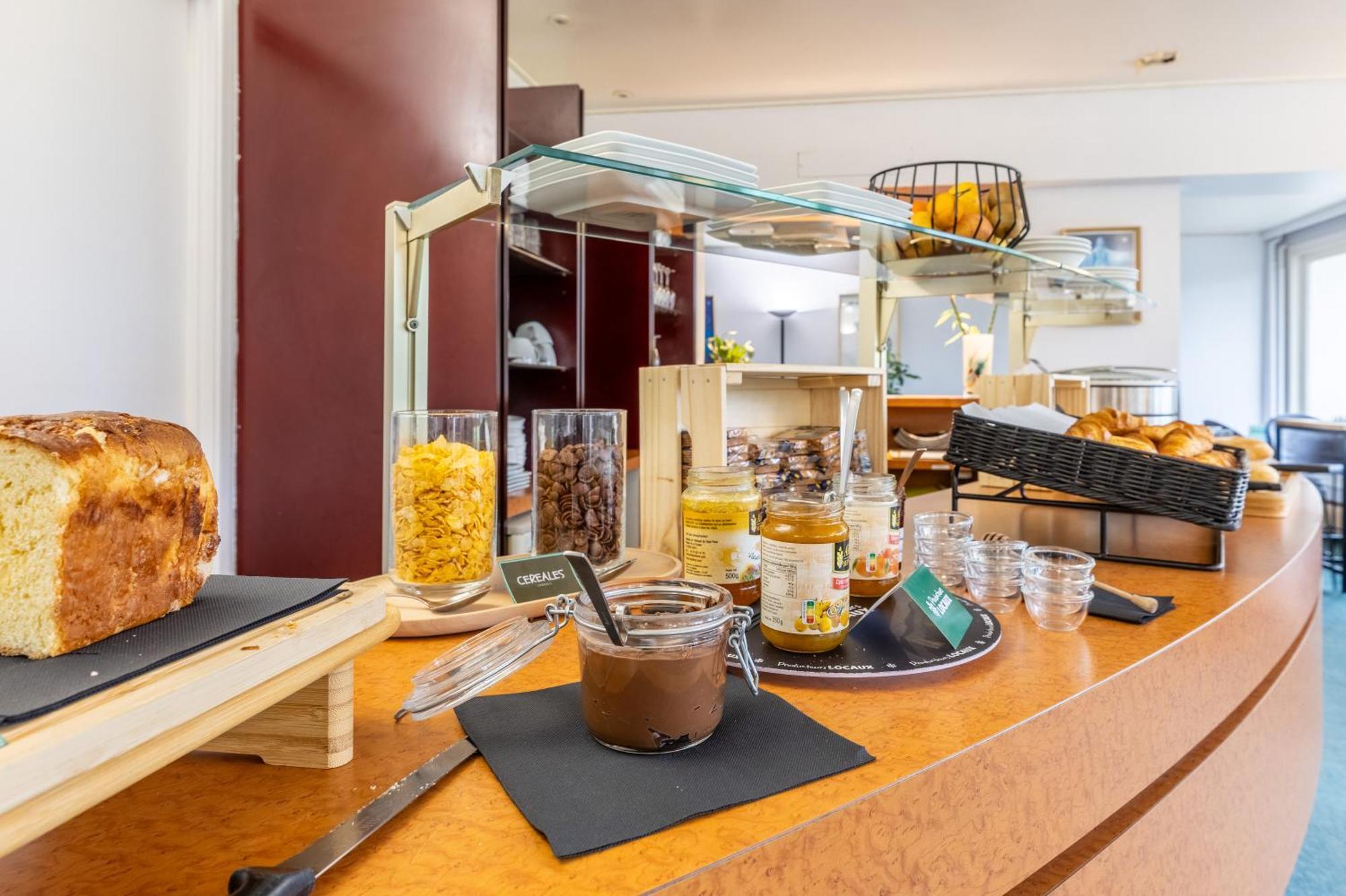 Brit Hotel Le Parc Vichy ベルリーヴ・シュル・アリエ エクステリア 写真